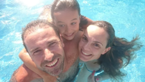 El agua no solo es esencial para nuestro bienestar físico, sino que también desempeña un papel crucial en nuestra salud mental y emocional.
